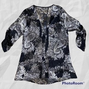 BKE Boutique silky paisley blouse size small black/silver‎
